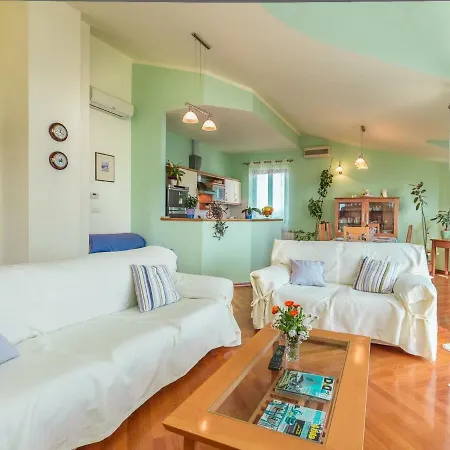Apartment House Mimi Pula